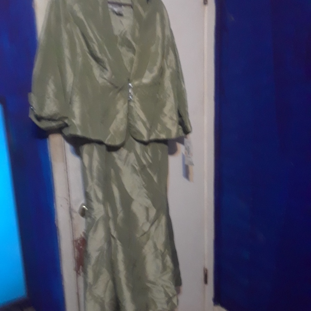 JR NITES WOMAN 2 PIECE FORMAL DRESS SIZE 24